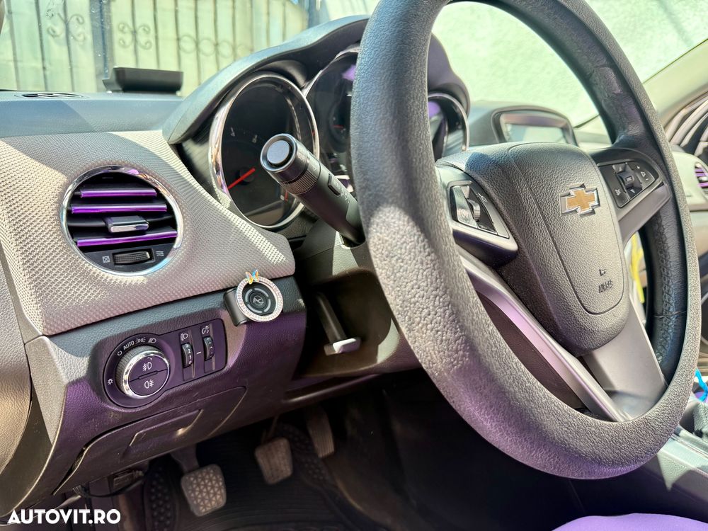 Chevrolet Cruze 1.8 Ecotec LT - 17