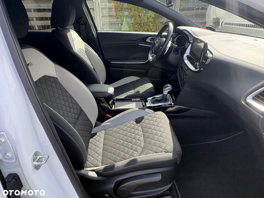 Kia ProCeed 1.5 T-GDI DCT7 OPF GT LINE - 16