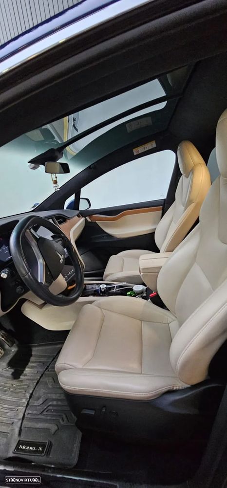 Tesla Model X - 19