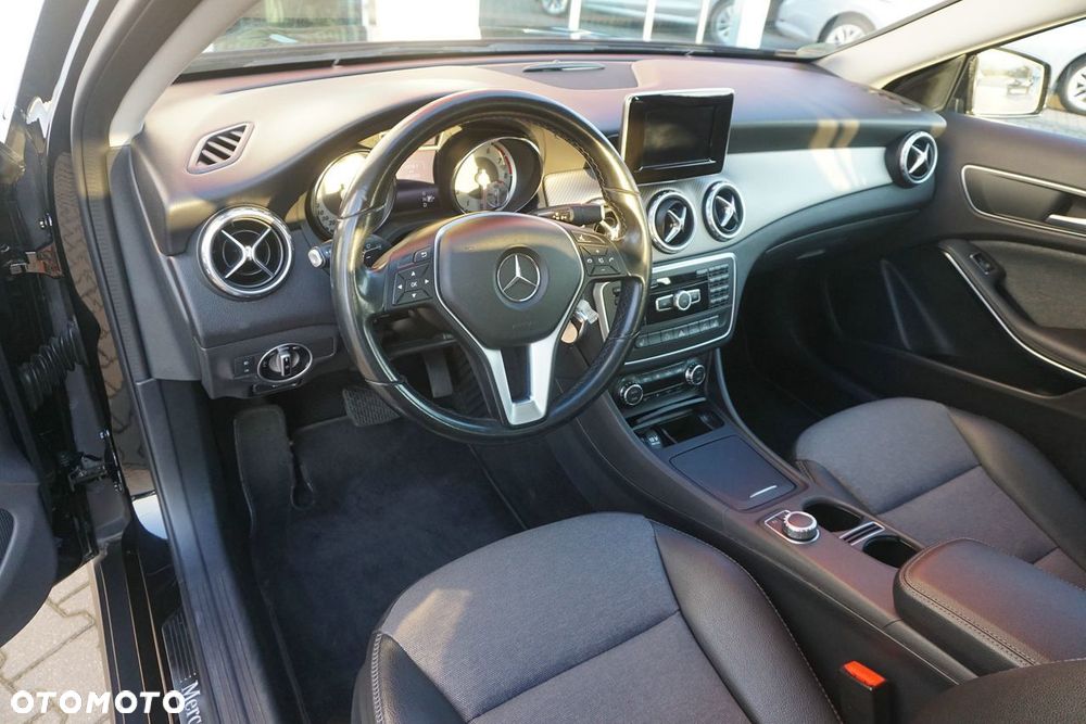 Mercedes-Benz GLA 200 7G-DCT Urban - 5