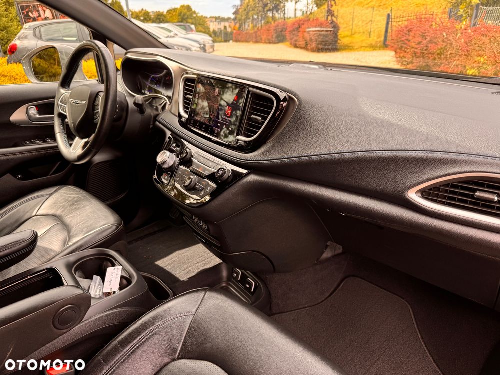 Chrysler Pacifica - 29