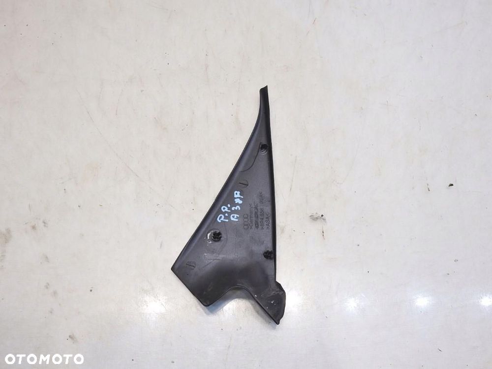 TRÓJKĄT OSŁONA LUSTERKA PRAWA AUDI A3 8P - 3