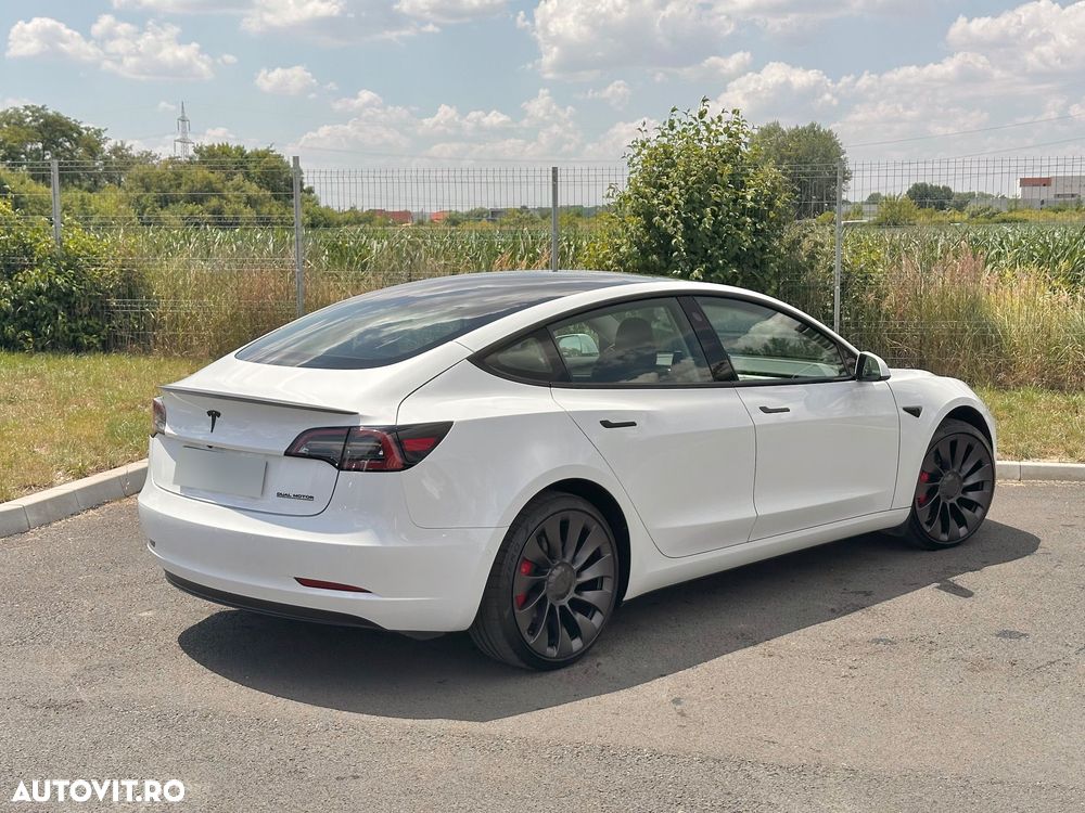 Tesla Model 3 Performance - 4