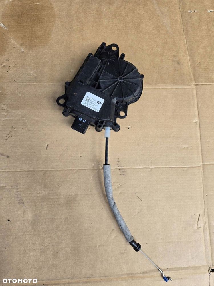 siłownik elektryczny zamek klapy tylnej cpla404c10ac jaguar xe 2015-2019 - 3