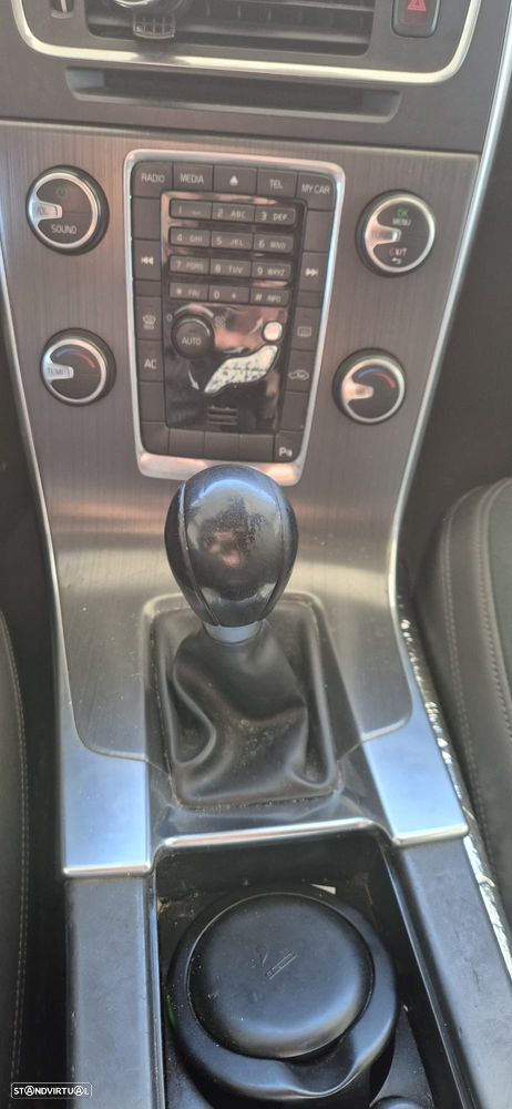 Volvo V60 2.0 D3 Momentum - 12