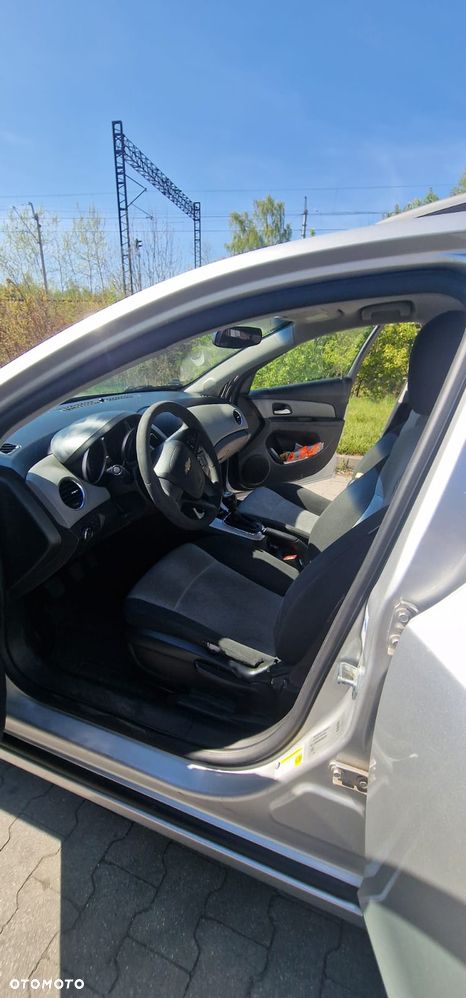 Chevrolet Cruze - 12
