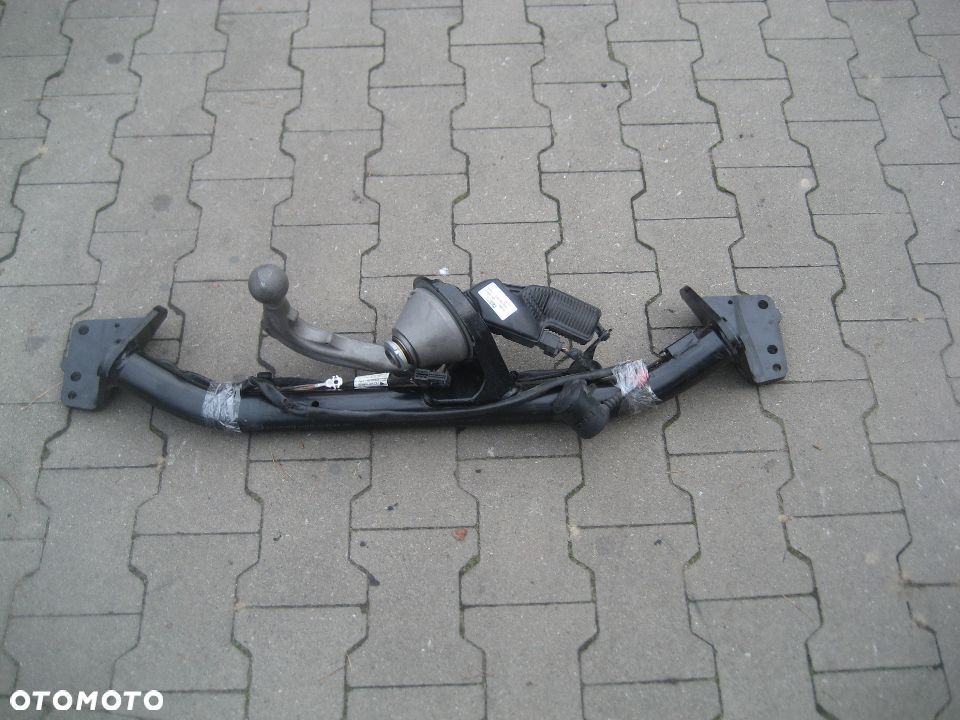 mercedes 247 x247 b klasa hak holowniczy elektryczny 333816633002