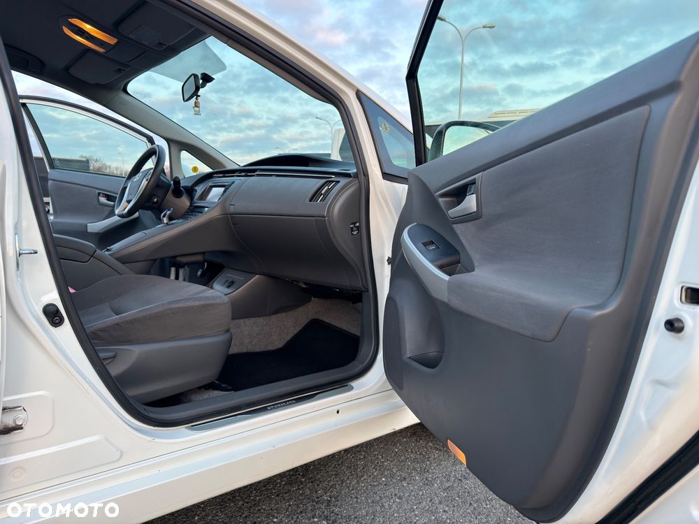 Toyota Prius (Hybrid) Executive - 15