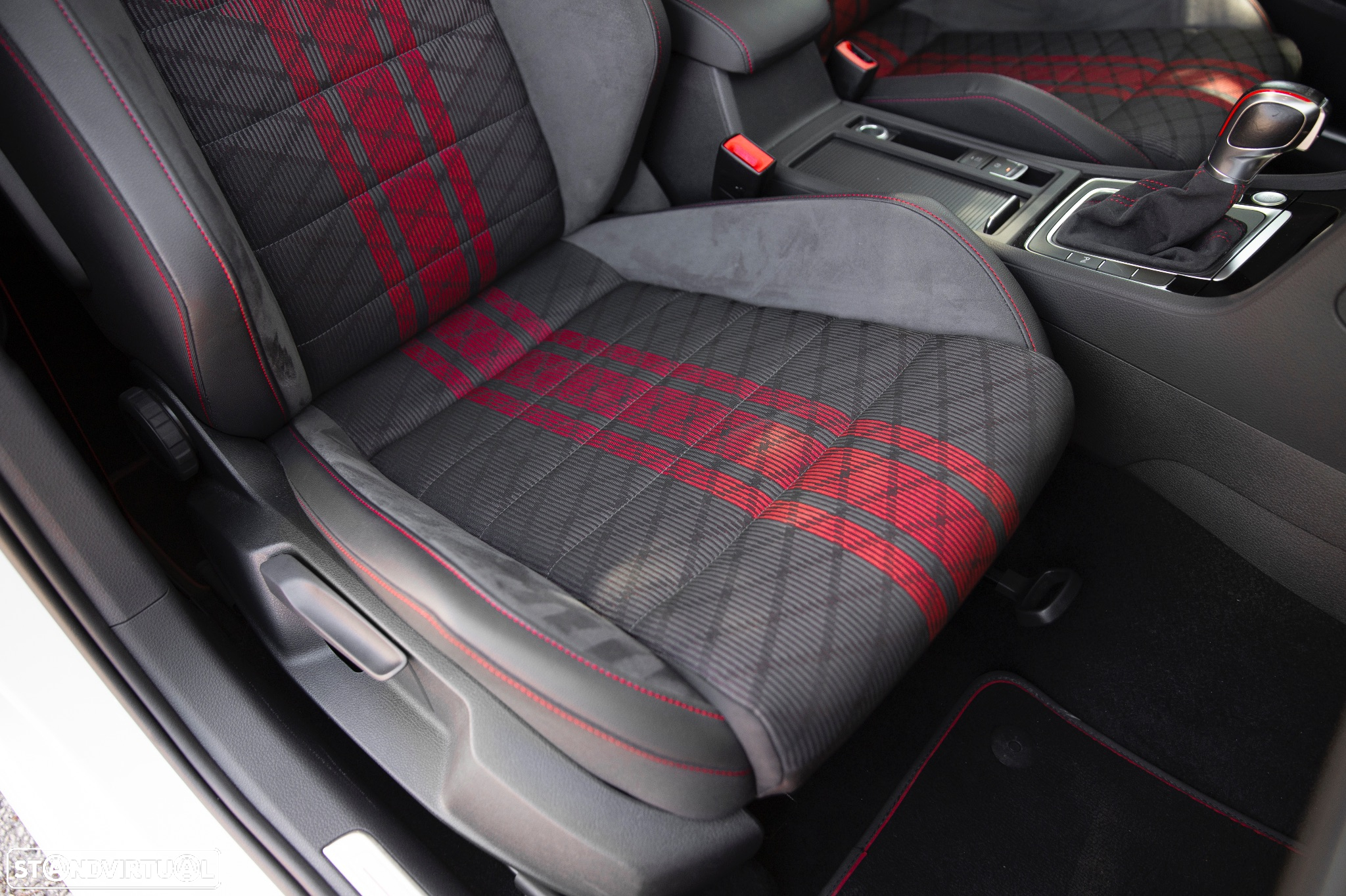 VW Golf 2.0 TSI GTi TCR DSG - 30