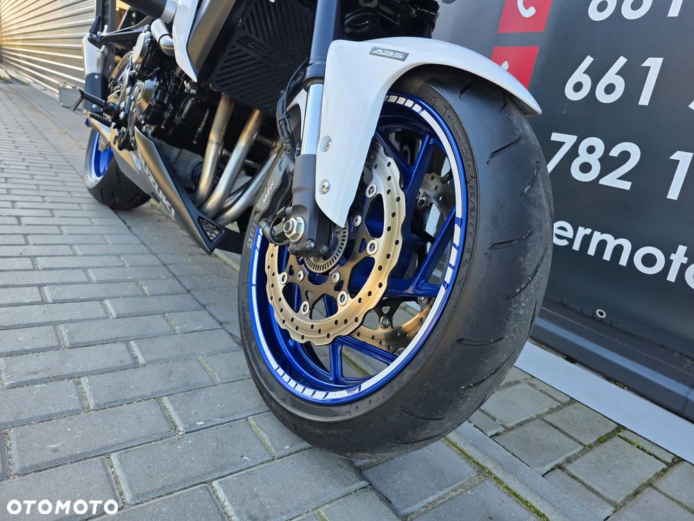 Suzuki GSX - 28