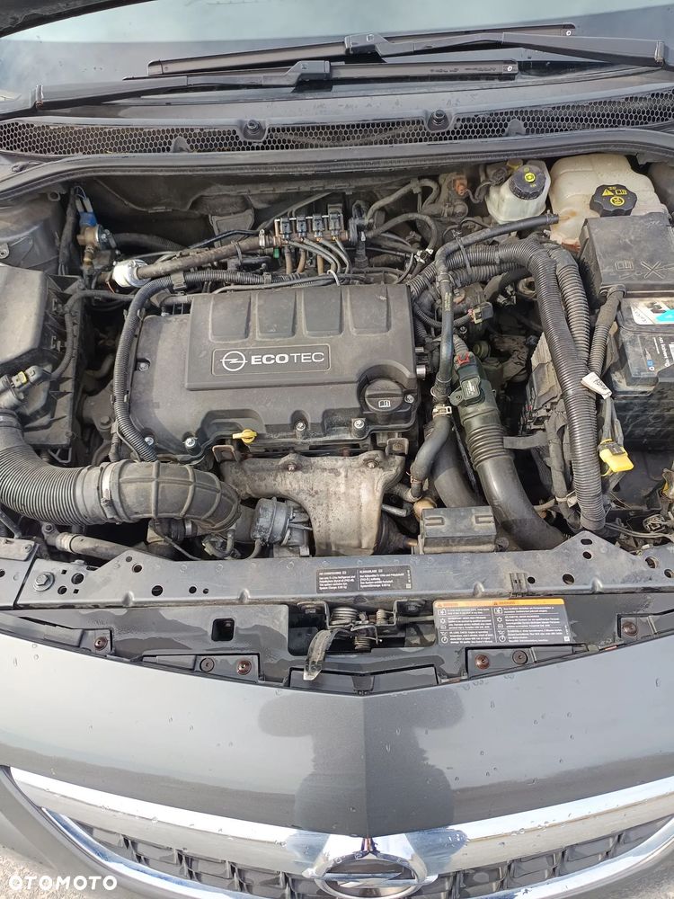 Opel Astra 1.4 Turbo Cosmo - 11