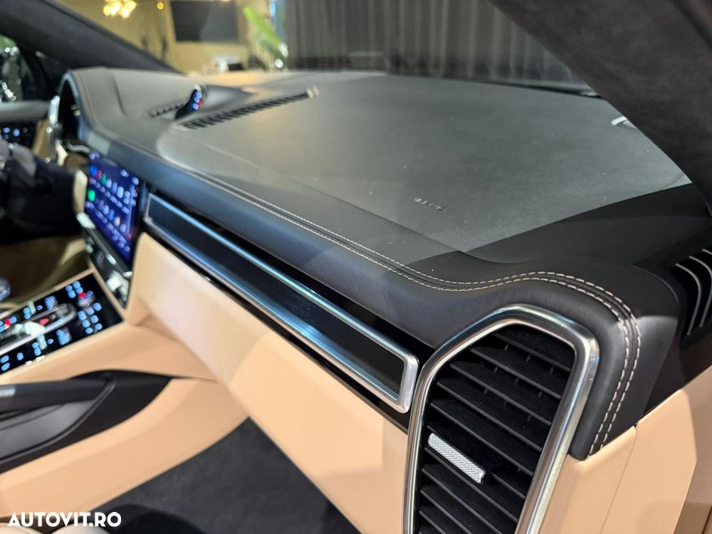 Porsche Cayenne Coupe GTS Tiptronic S - 36