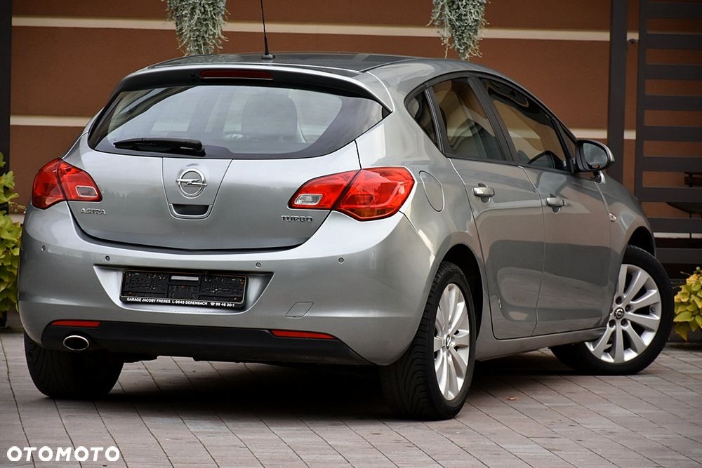 Opel Astra 1.6 Turbo Color Edition - 4
