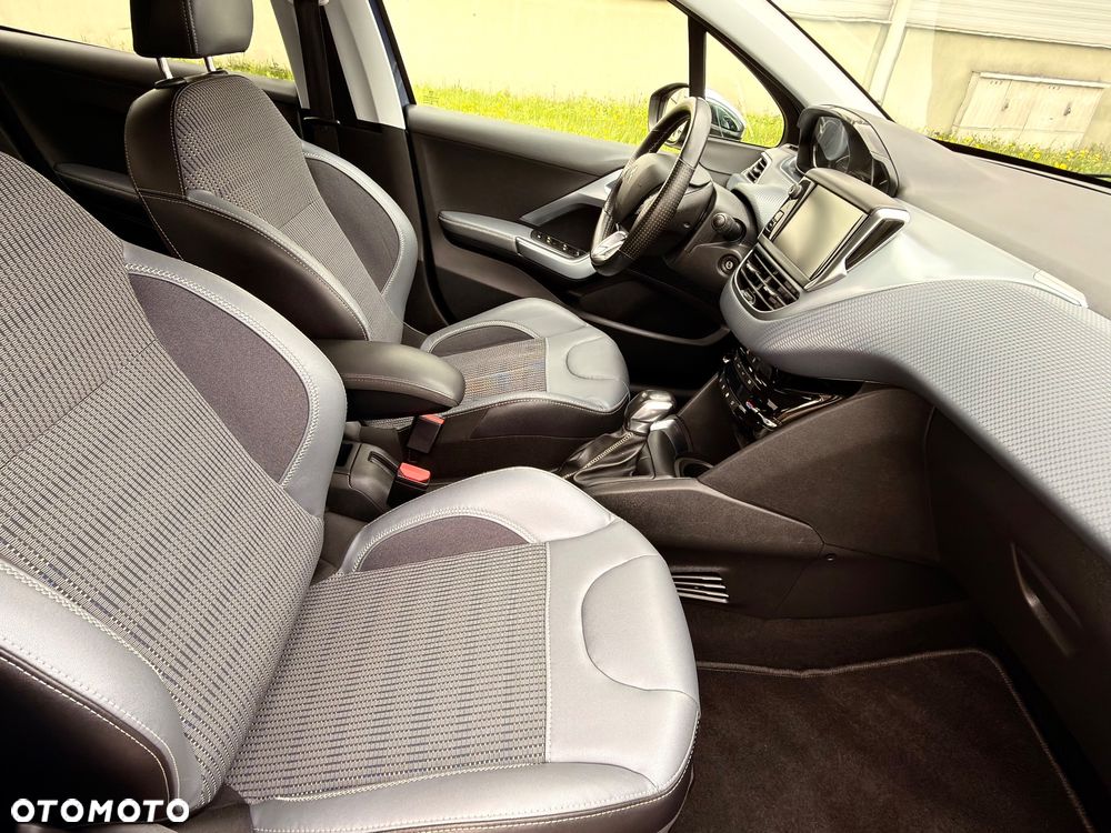 Peugeot 208 1.2 PureTech Allure - 17