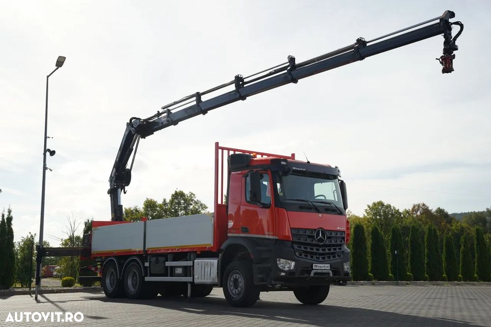 Mercedes-Benz AROCS 2640 / 6x4 / CAROSERIE BALANȚĂ - 6,5 M / MACARA HIAB X-HIDUO 188 ES-5 / CAPACITATE MAXIMĂ DE RIDICARE: 5.200 KG / ROTATOARE / TELECOMANDĂ / PODEA RESISTENTĂ / TRANSMISIE AUTOMATĂ - 8