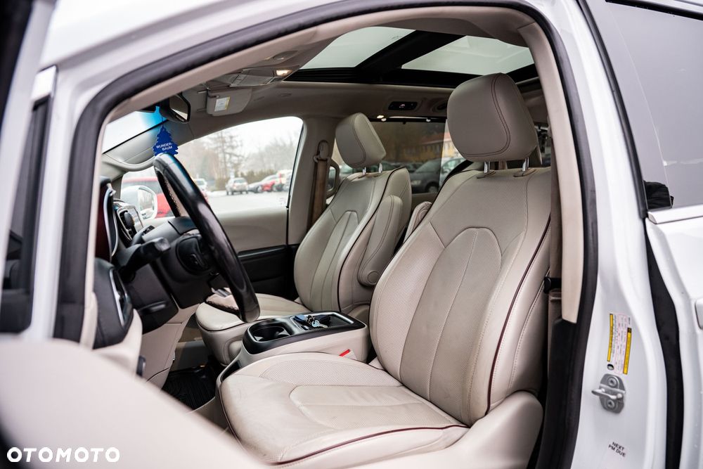 Chrysler Pacifica - 11