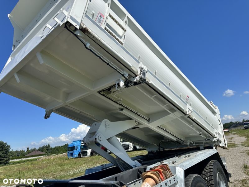 Renault C 380 6X4 - 9