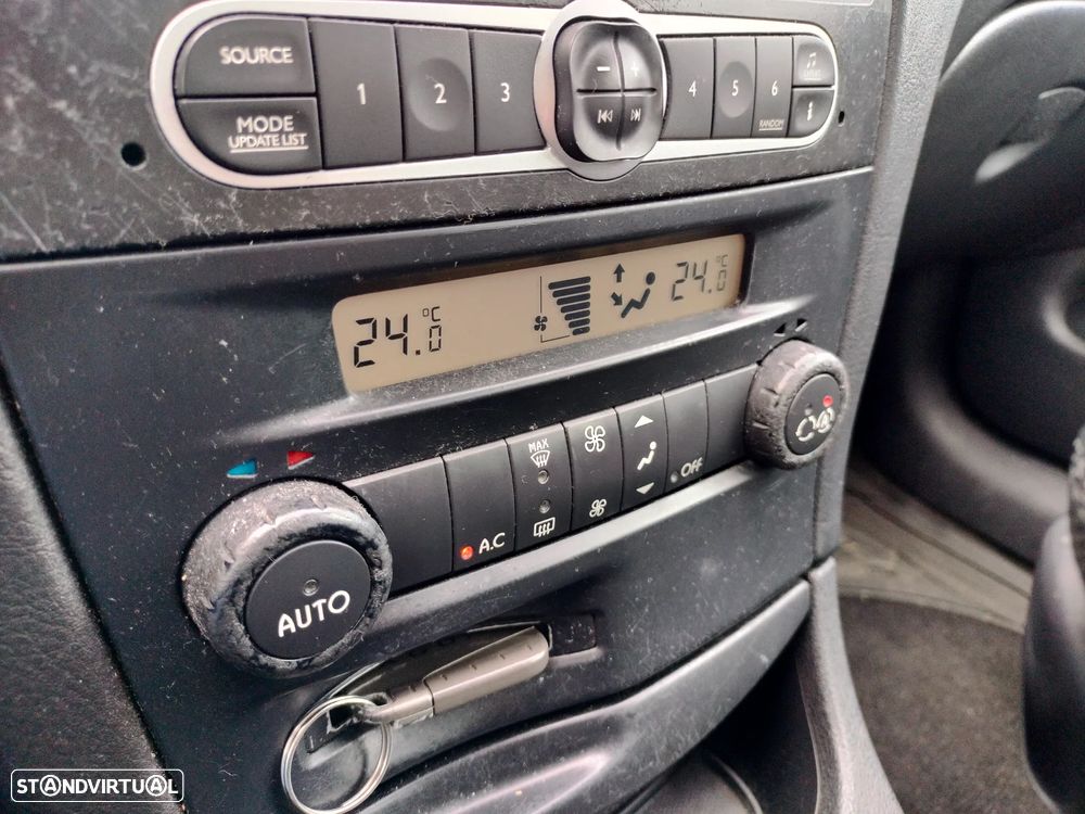 Renault Laguna 2.2 dCi Priv. Luxe Auto. - 17
