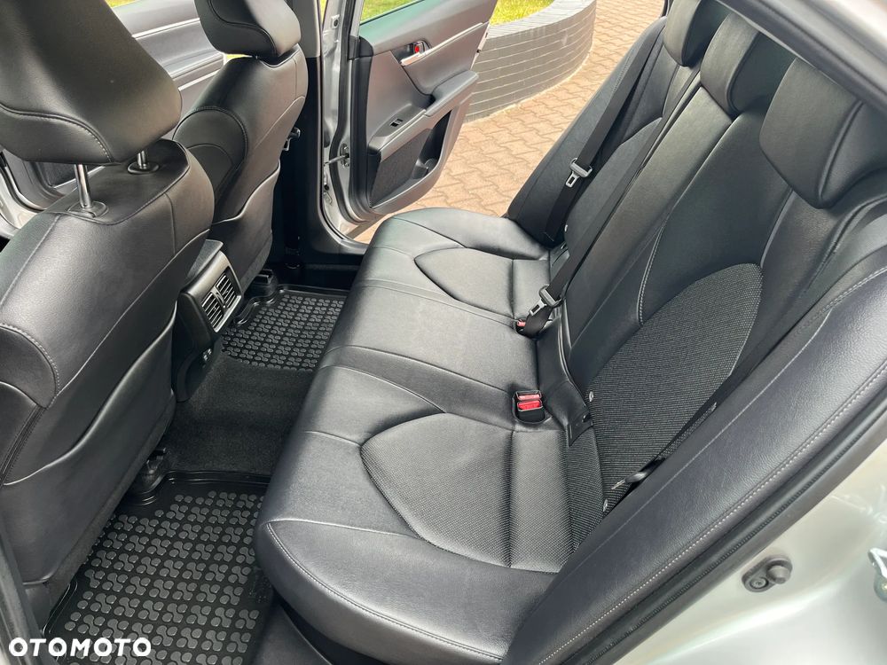 Toyota Camry 2.5 Hybrid Executive CVT - 21