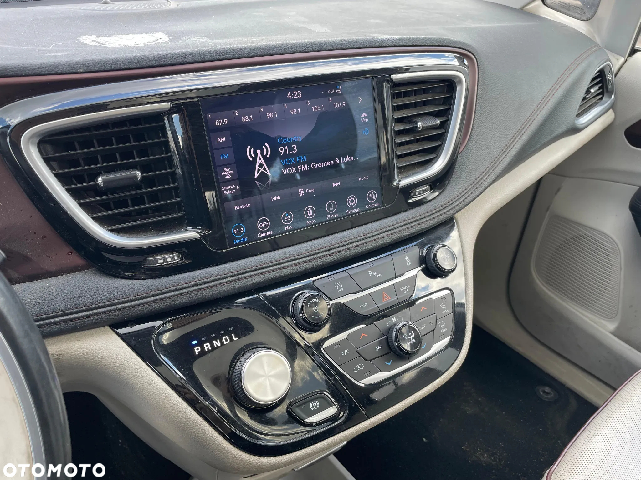 Chrysler Pacifica - 10