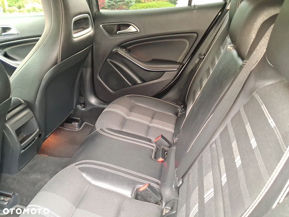 Mercedes-Benz GLA 180 AMG Line - 26