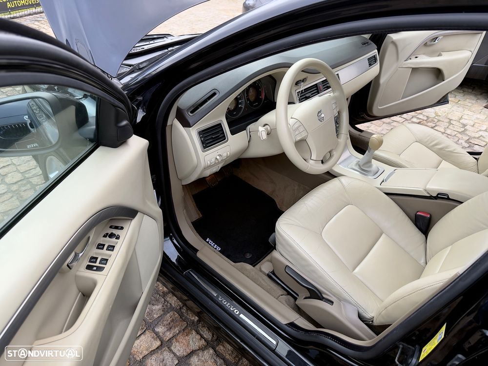 Volvo V70 2.4 D5 Momentum - 36