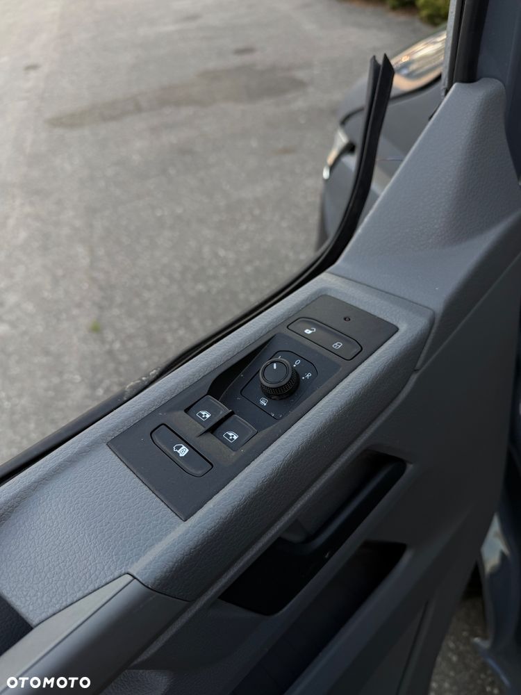 Volkswagen Transporter T6.1 - 24