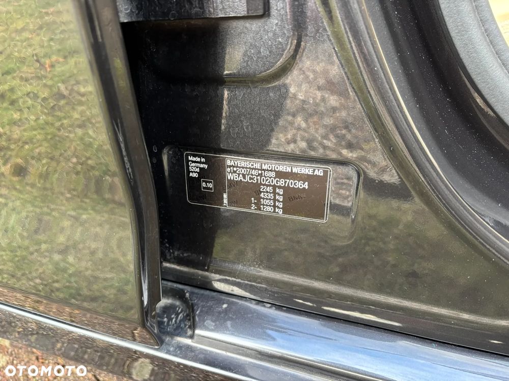 BMW Seria 5 520d M Sport - 38