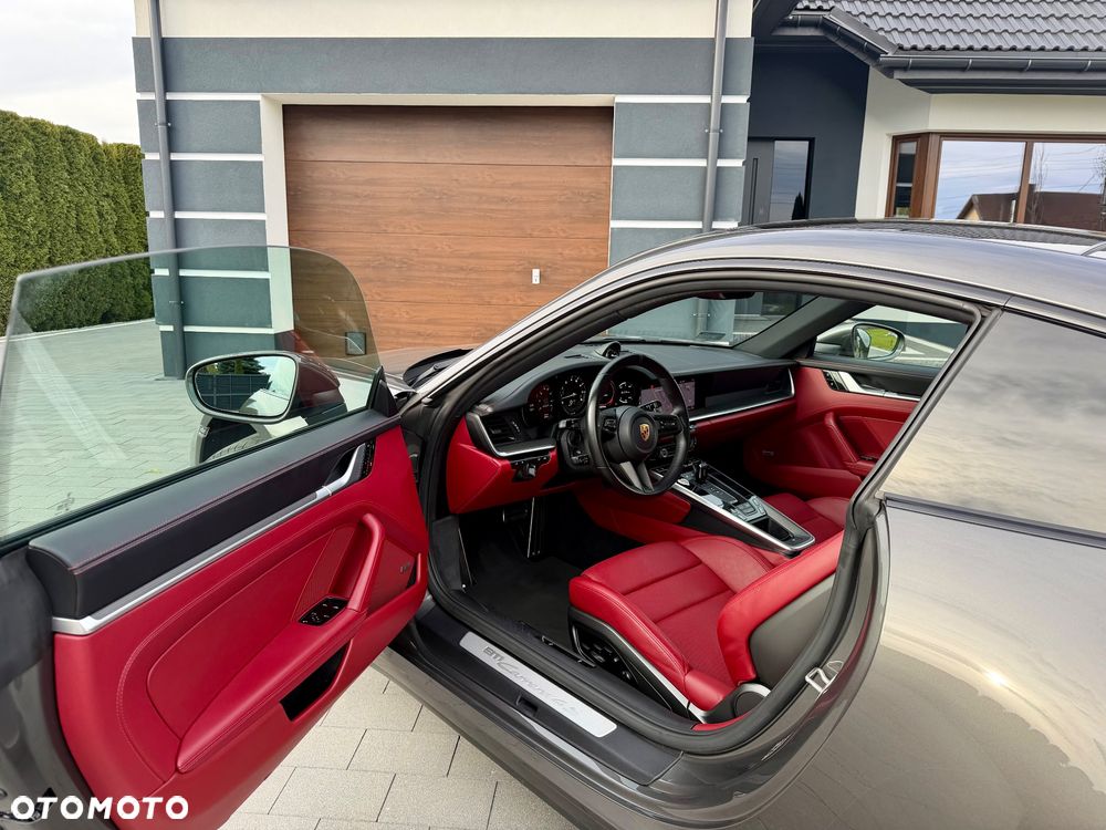 Porsche 911 Carrera 4S - 9