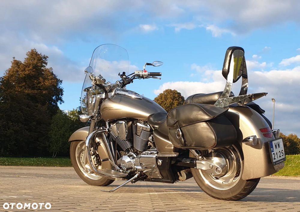 Suzuki Intruder - 1