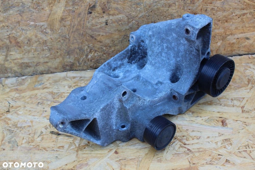 Łapa mocowanie alternatora BMW n47 2.0d 7802639 - 3