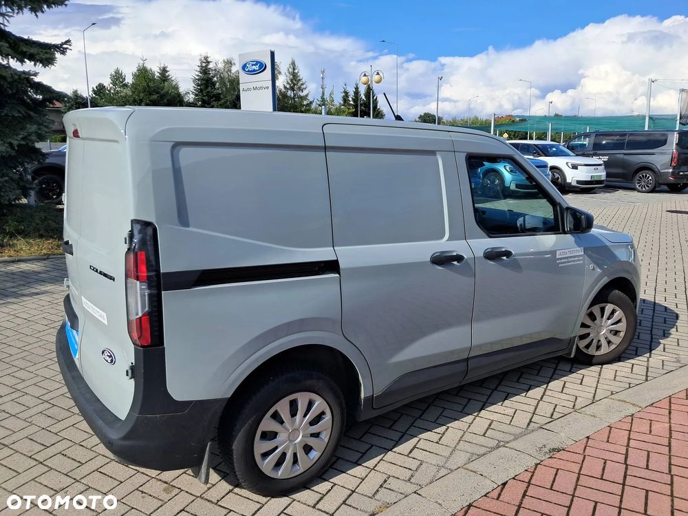 Ford Transit Courier - 13