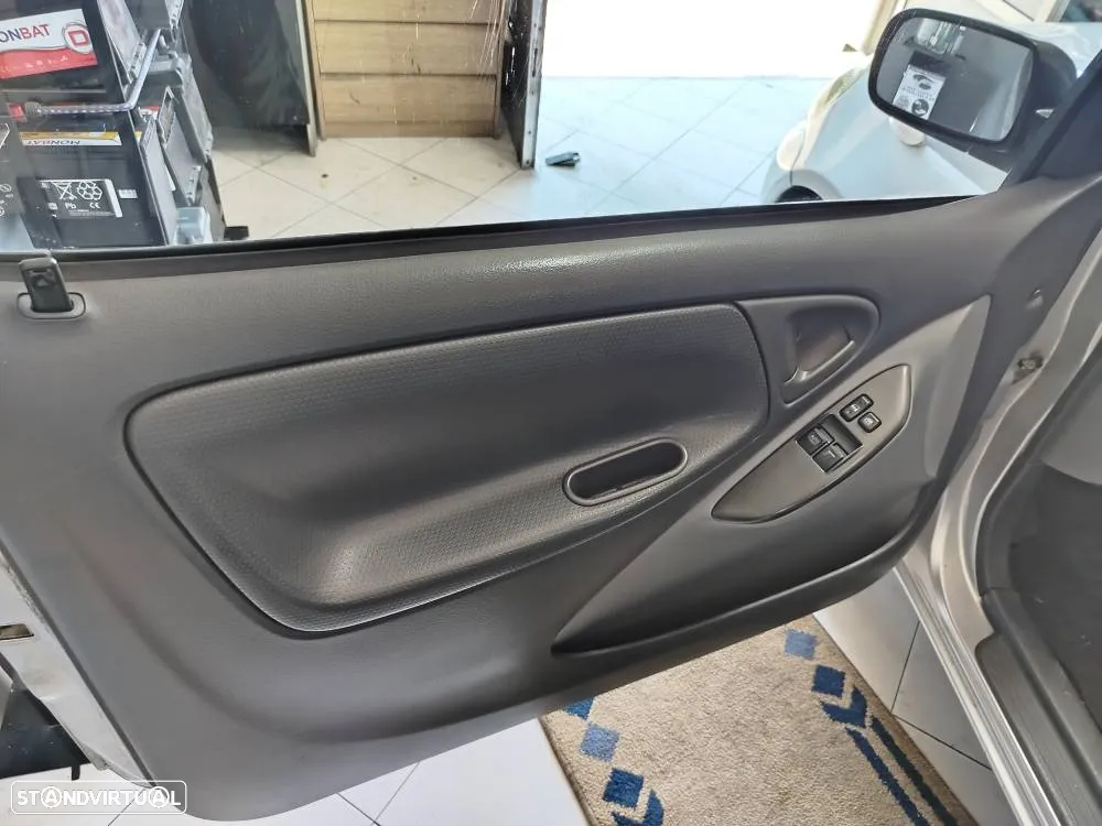 Toyota Yaris 1.0 Base - 11