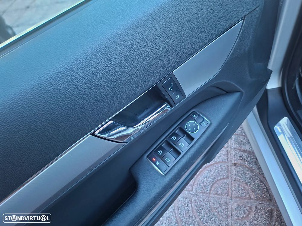 Mercedes-Benz E 220 CDI DPF BlueEFFICIENCY 7G-TRONIC Avantgarde - 27