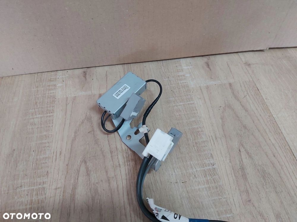 Toyota Prius IV Prime Antena rekin wzmacniacz - 3
