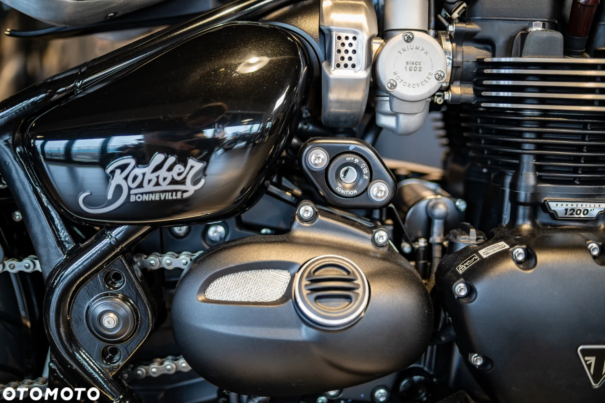 Triumph Bonneville Bobber - 15