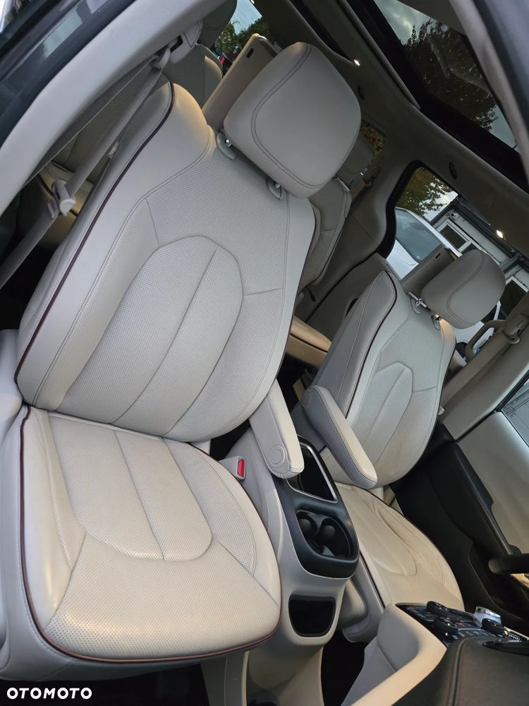 Chrysler Pacifica - 35