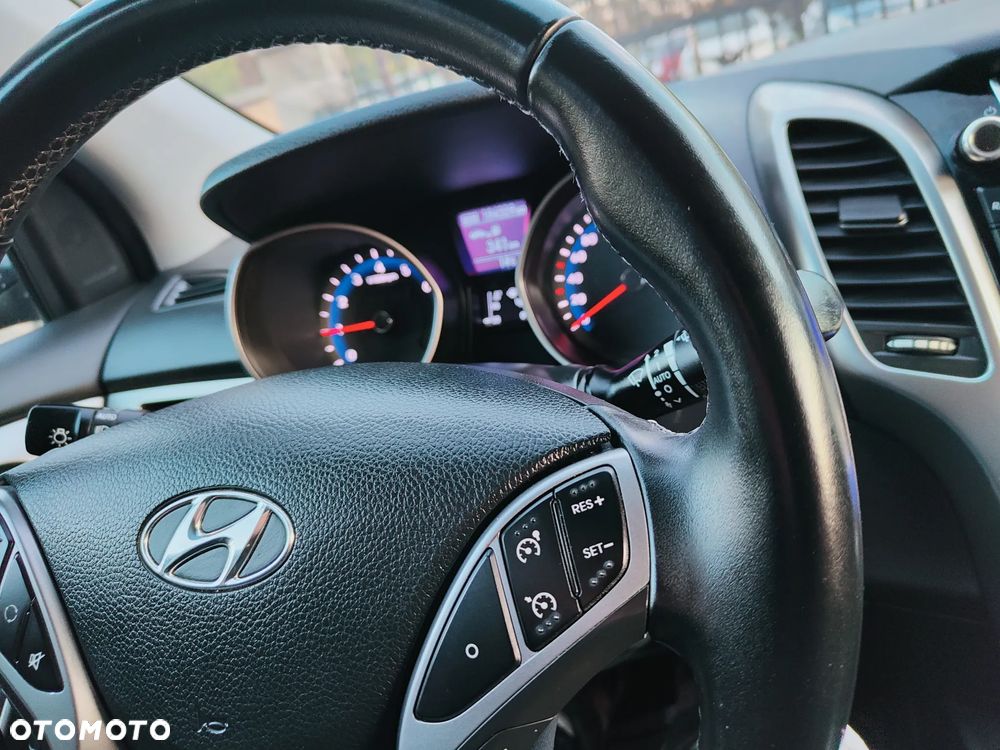 Hyundai i30 blue Kombi 1.6 GDi Style - 16