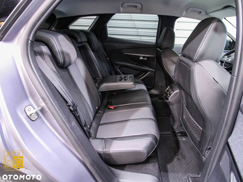 Peugeot 3008 1.2 PureTech Allure S&S EAT8 - 11