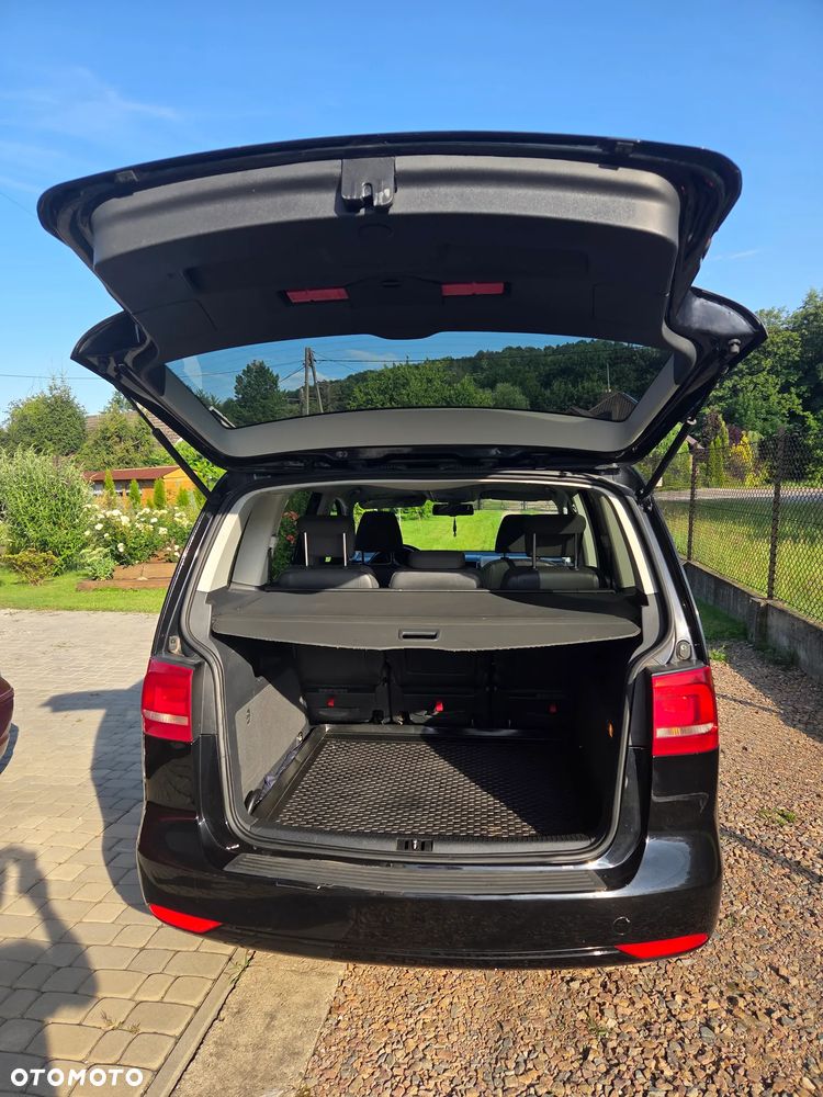Volkswagen Touran - 13