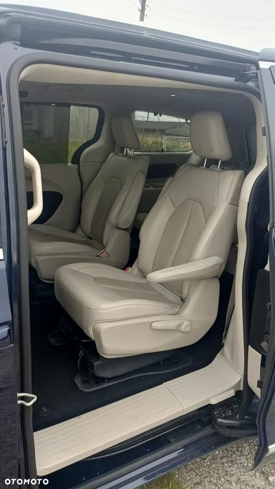 Chrysler Pacifica - 5