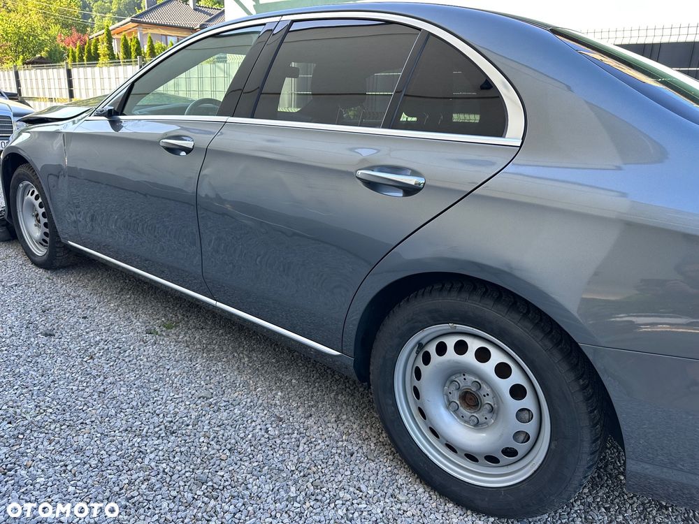 Mercedes-Benz Klasa E 200 4-Matic 9G-TRONIC - 27
