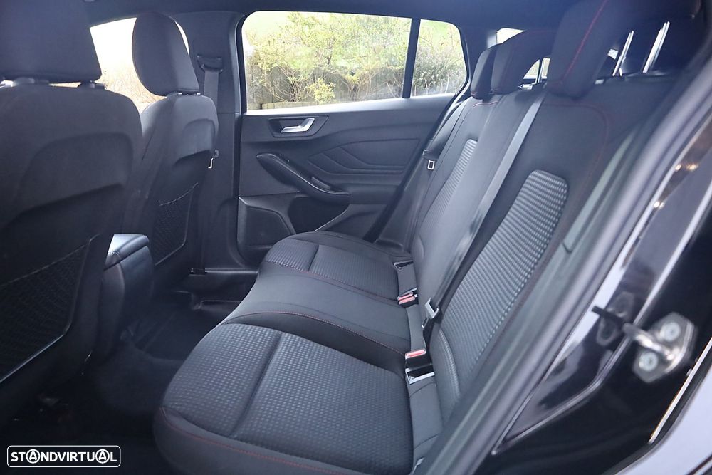 Ford Focus SW 1.0 EcoBoost MHEV ST-Line X - 46