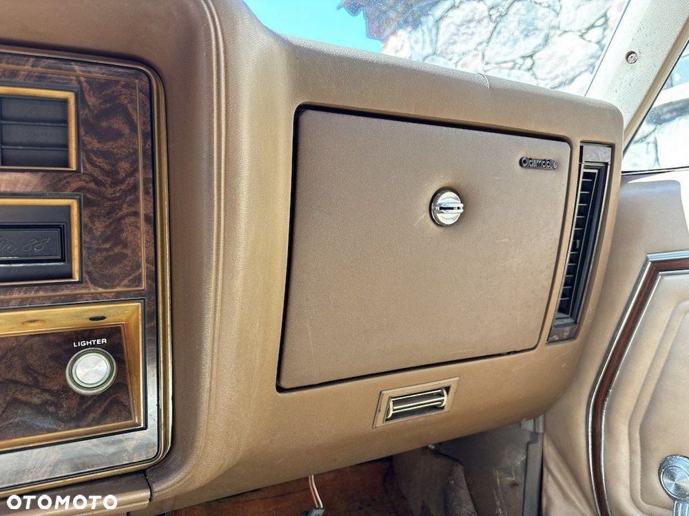 Oldsmobile Delta 88 - 32