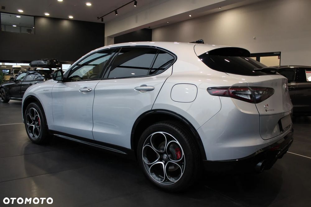 Alfa Romeo Stelvio - 12