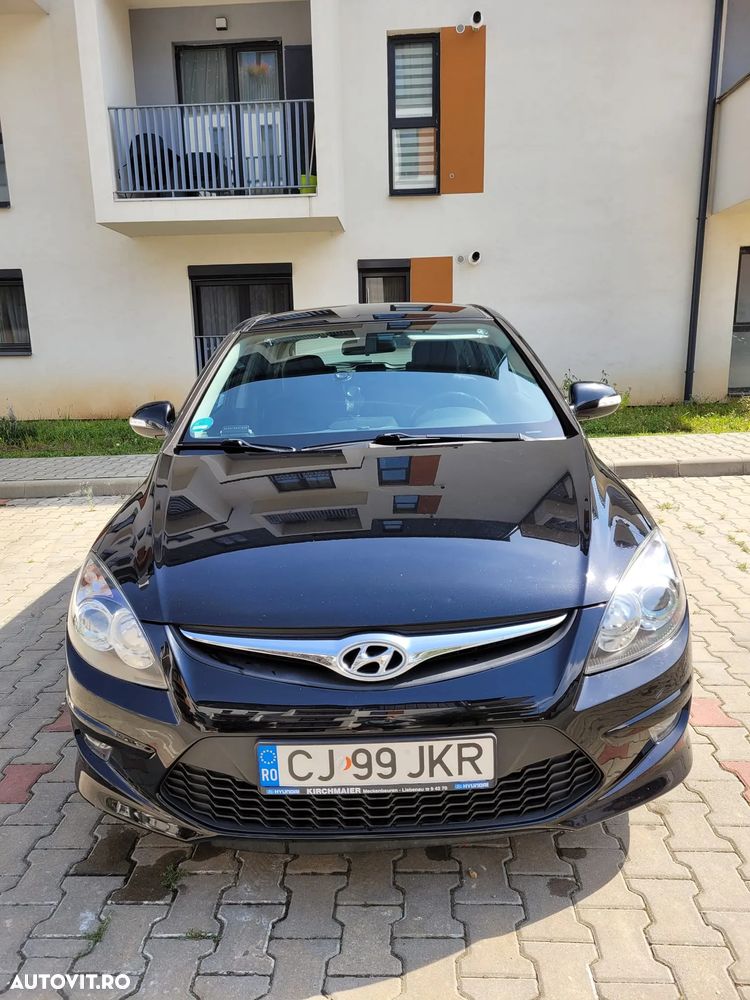 Hyundai i30 1.6 CRDI FIFA WM Edition - 1