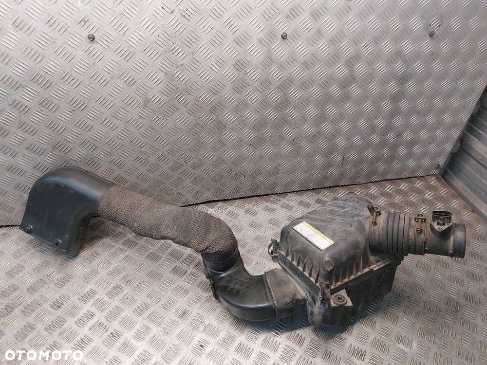 OBUDOWA FILTRA POWIETRZA + PRZEPŁYWOMIERZ HYUNDAI TUCSON I 2.0 CRDI - 2