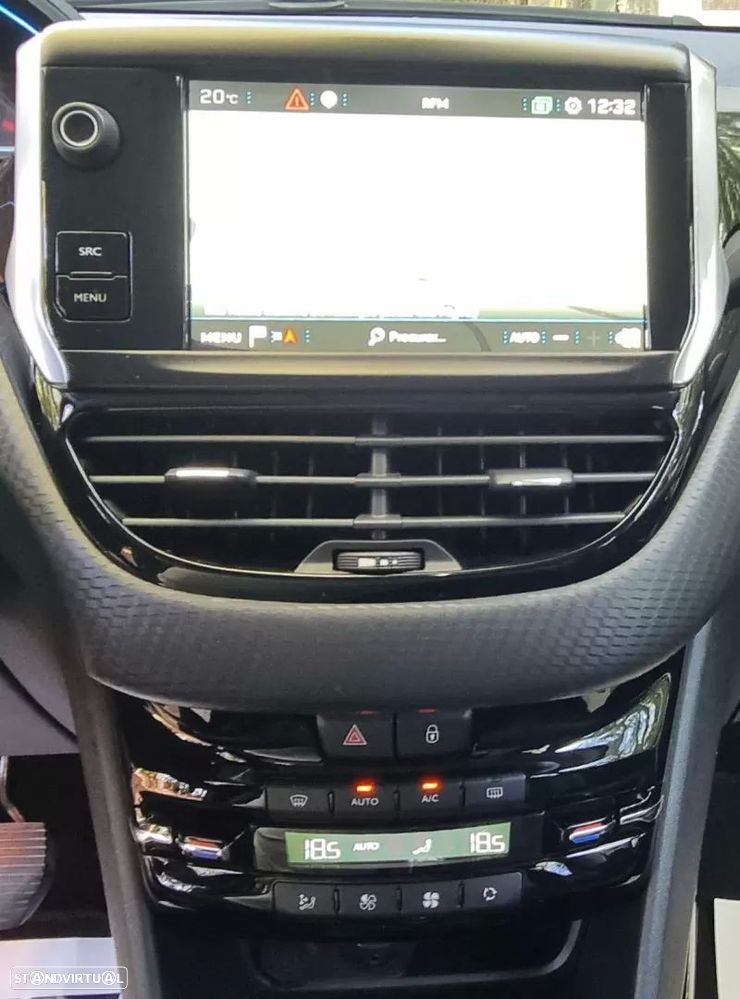 Peugeot 2008 1.2 PureTech Allure - 24