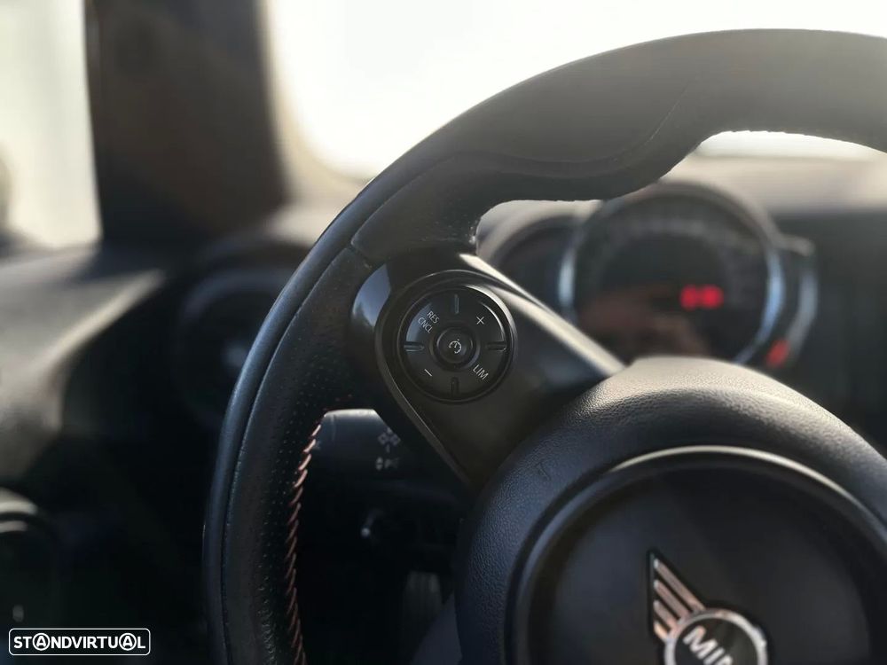 MINI 5 Portas Cooper D - 25