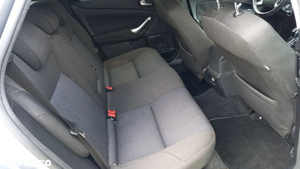 Ford Mondeo 2.0 TDCi Ghia X - 9